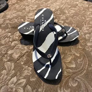 Coach Black/White SZ 8B Flip Flops Thongs Nice!